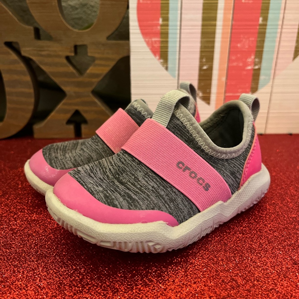🐙CROCS Pink/Grey toddler size 6 water shoes🐙